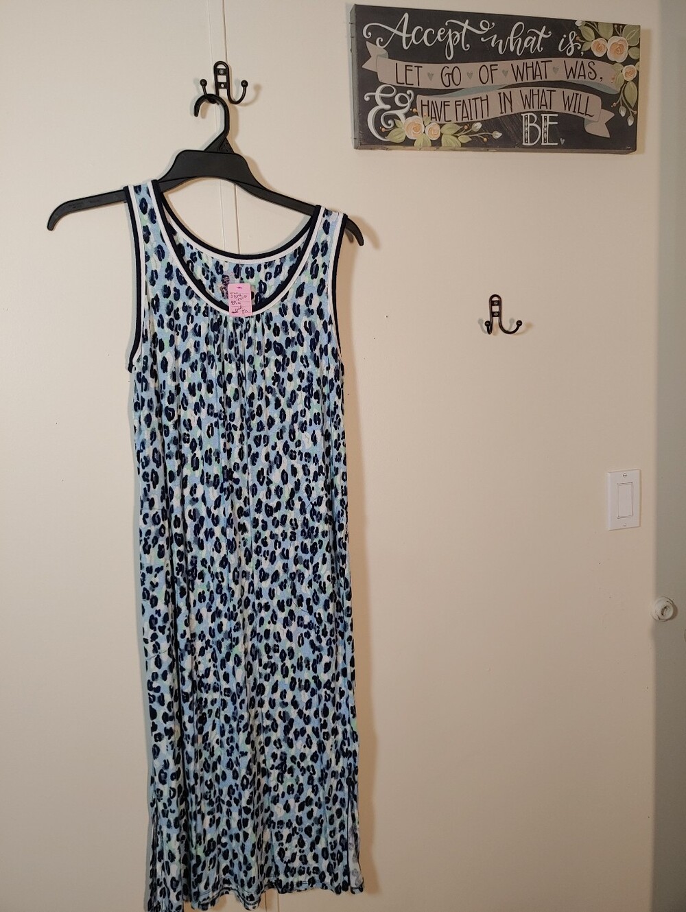Secret Treasures Medium 8-10 Blue Green And White Leopard Print Nightgown